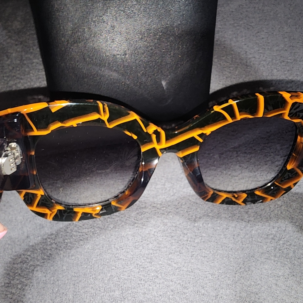 Fendi Sylvy Sunglasses with cleaning cloth and soft leather case